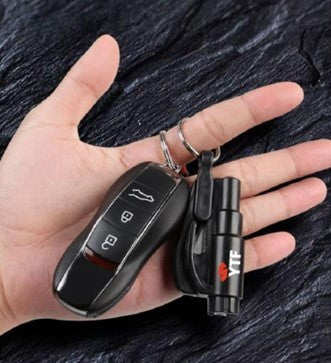Nødhammer for bil i nøkkelknippet